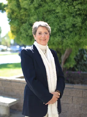 Dr. Laura Schwalm